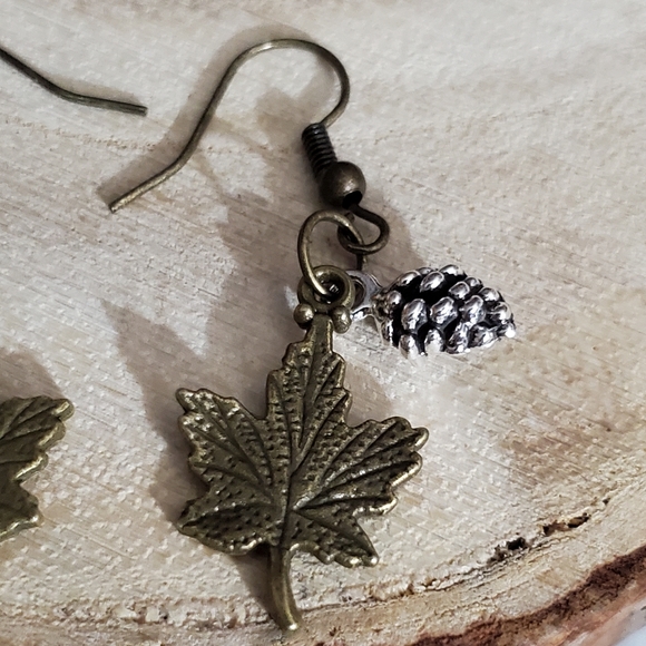 Maple leaf pinecone earrings bronze silver fall autumn Thanksgiving handmade New - Picture 8 of 10